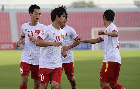 U23 Viet Nam khoi dong truoc tran